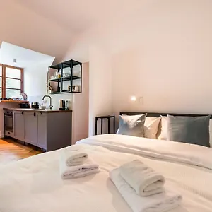 comfortable-old-town-apartment-warsaw.warsawhotelspoland.com/